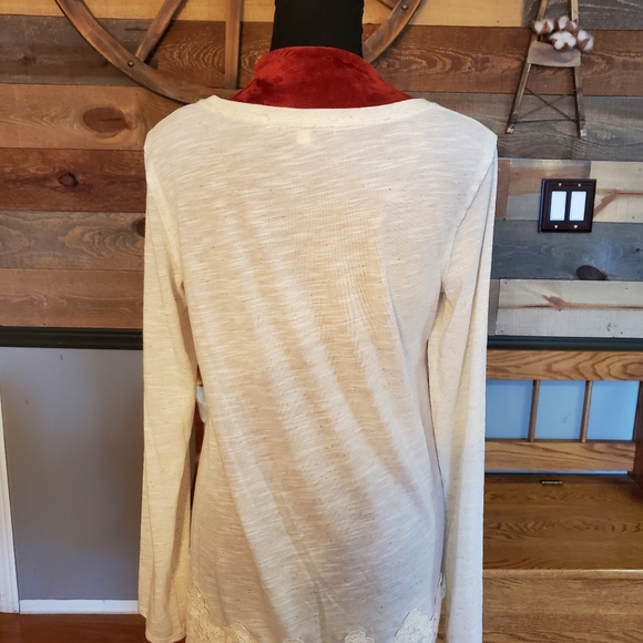 Rewind Cream Speckled w/ Lace Trim Accent Top - Picture 4 of 7